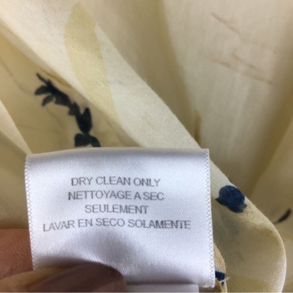 BCBGMaxAzria Women's Silk Blend Wrap Short Sleeve Blouse Beige Floral Print XS - Picture 15 of 16